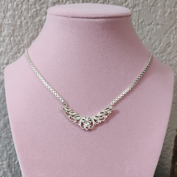 Vintage Sterling BEVERLY HILLS SILVER Filigree Diamond cut Heart Motif Necklace - Picture 3 of 11